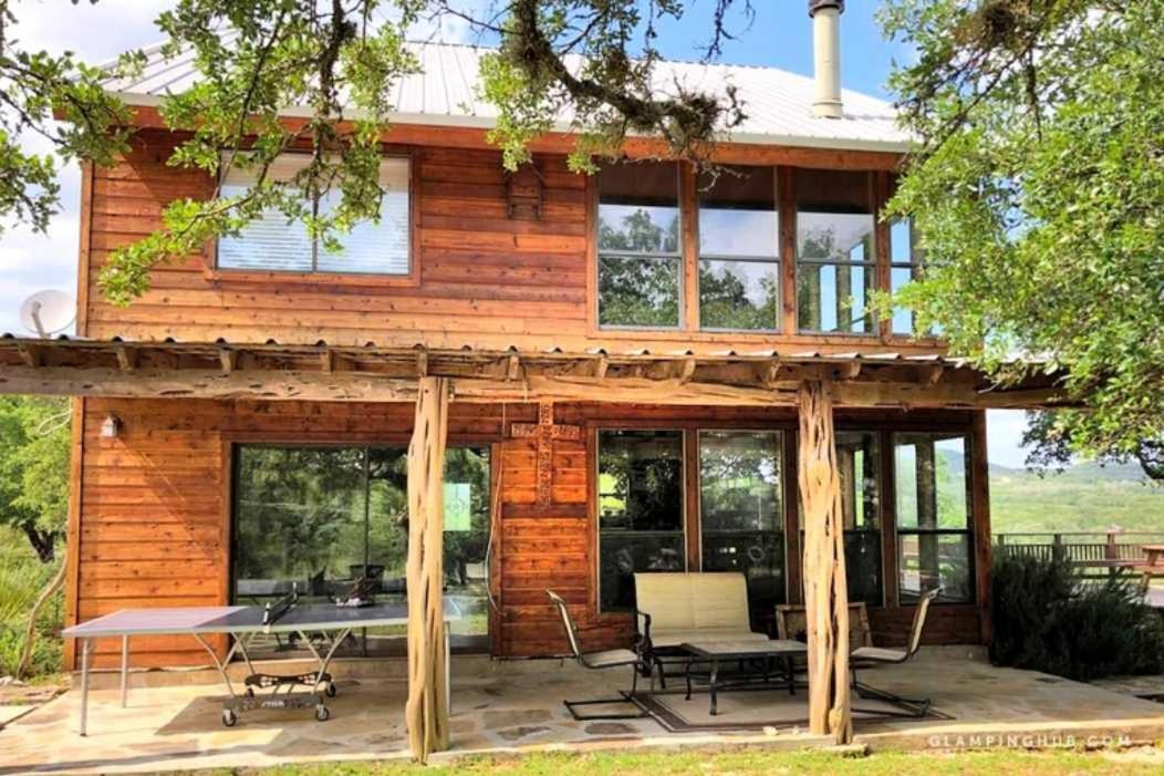מלון Pipe Creek Rockin' B Ranch Bluff House מראה חיצוני תמונה